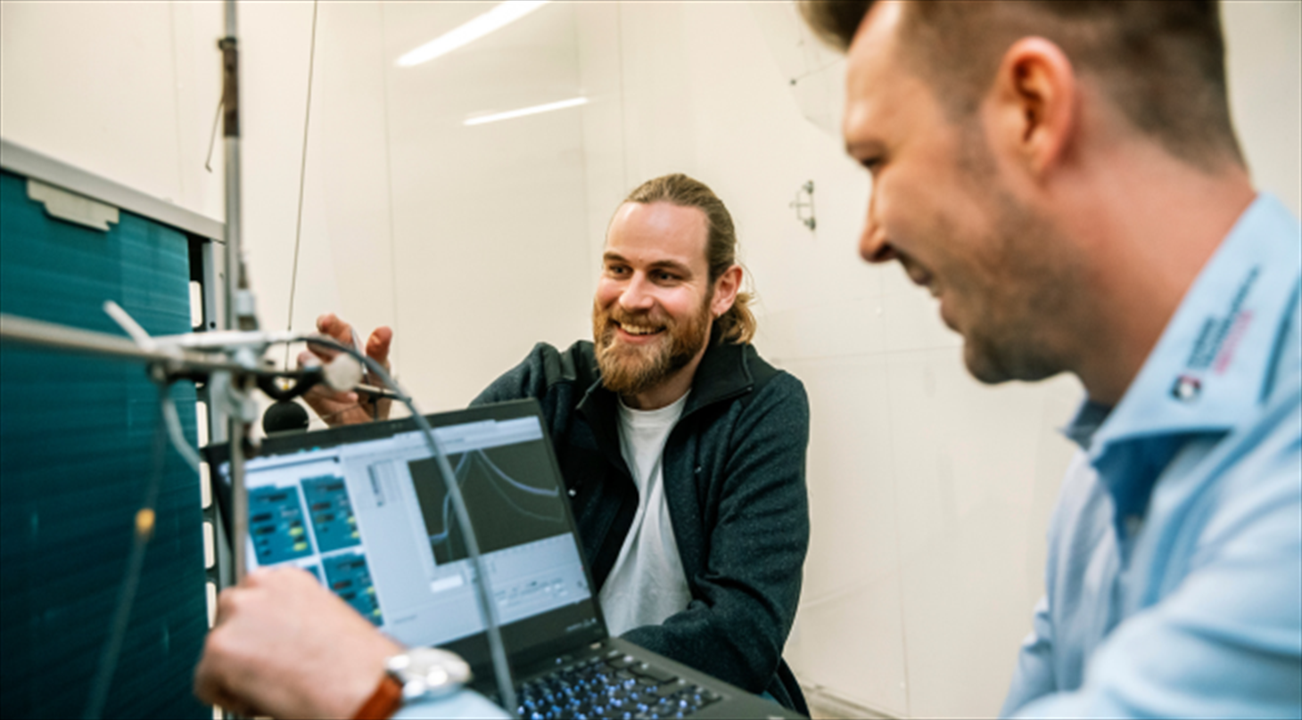The picture shows two test engineers involved in a test situation in the Heat Pump Test Laboratory at Danish Technological Institute